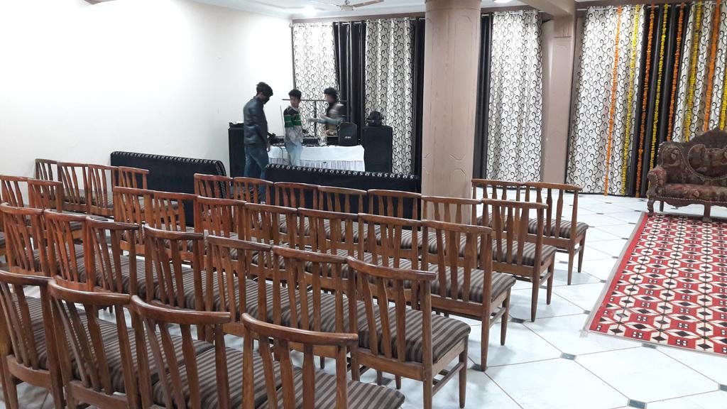 Hotel Saurab Dehradun Dış mekan fotoğraf