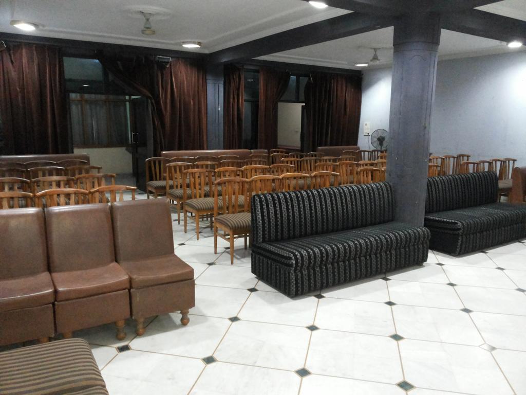 Hotel Saurab Dehradun Dış mekan fotoğraf