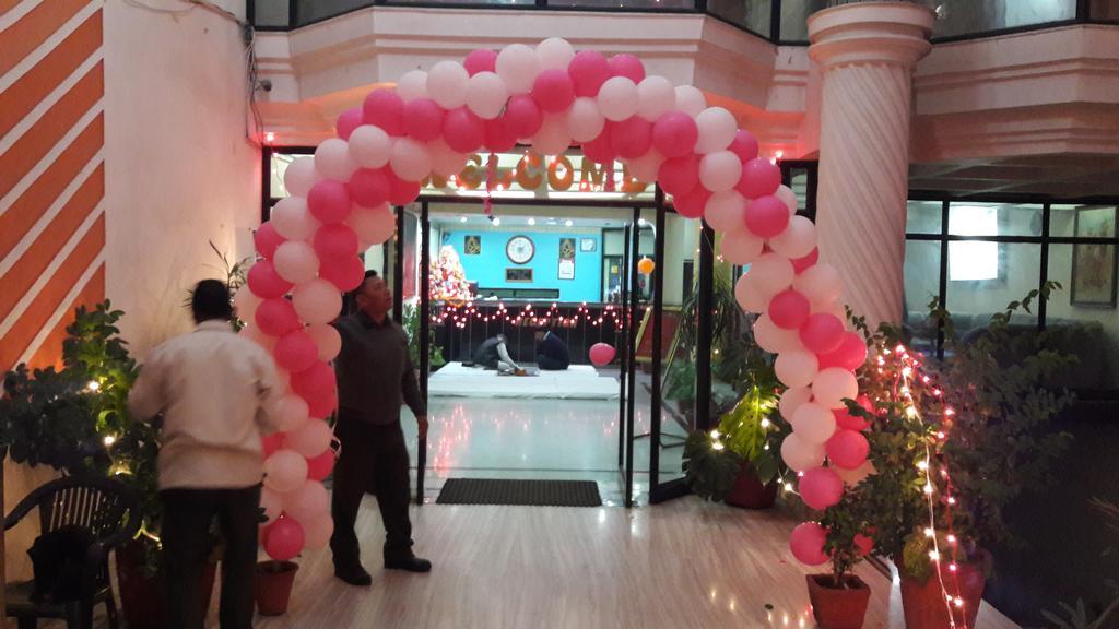 Hotel Saurab Dehradun Dış mekan fotoğraf