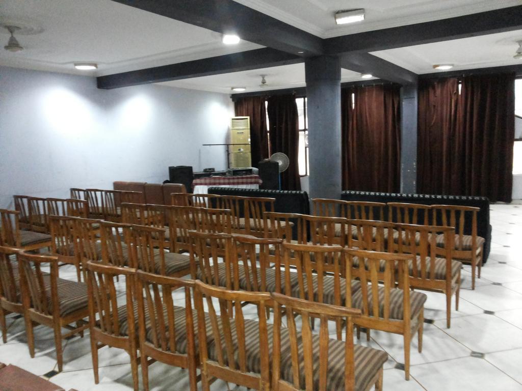 Hotel Saurab Dehradun Dış mekan fotoğraf