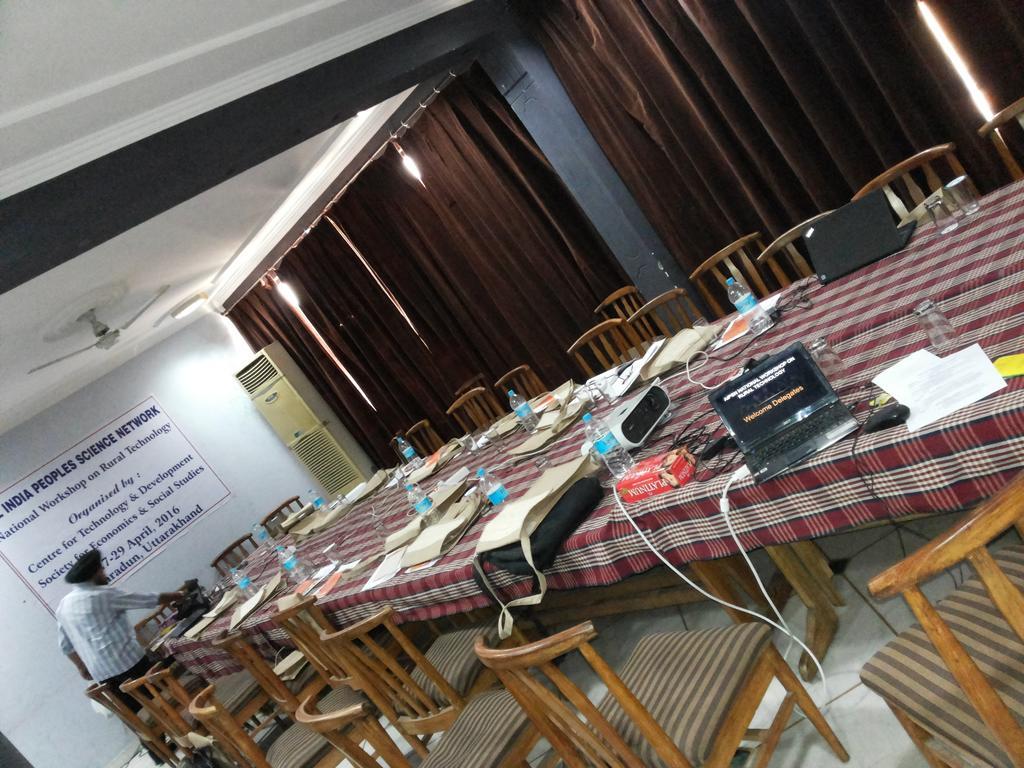 Hotel Saurab Dehradun Dış mekan fotoğraf